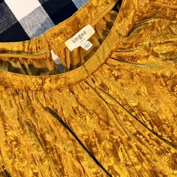 Like New Velour Umgee (Anthropologie Brand) Blouse Gold Size Large - Picture 4 of 5